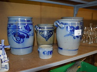 4 boterpotten, 2 windmolens delfst blauw aardewerk, melk en suiker set delfst blauw - afbeelding 6 van  7