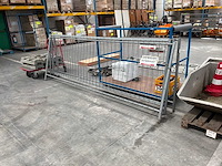 4 bouwhekkens en 6 voeten - afbeelding 1 van  6