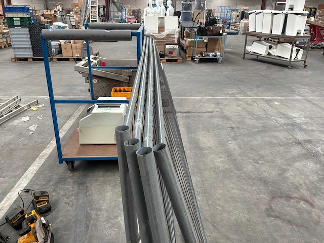 4 bouwhekkens en 6 voeten - afbeelding 2 van  6