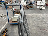 4 bouwhekkens en 6 voeten - afbeelding 2 van  6