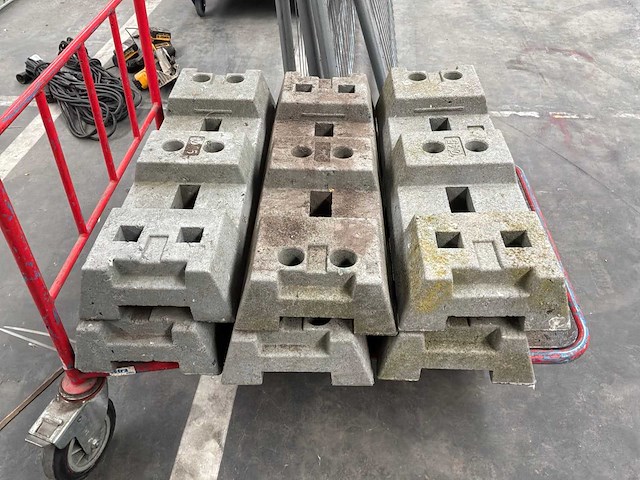 4 bouwhekkens en 6 voeten - afbeelding 5 van  6