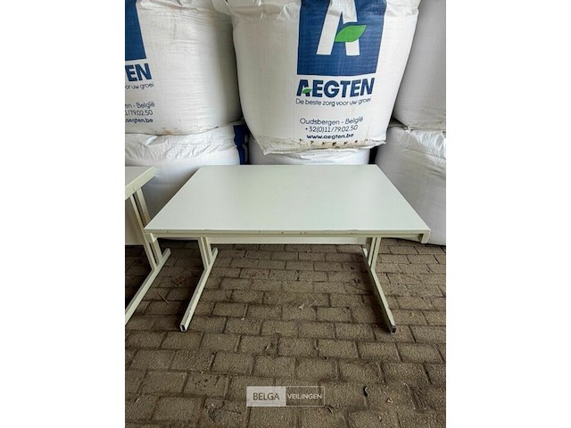 4 bureau's - afbeelding 1 van  2