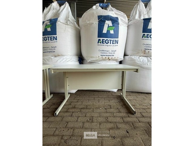 4 bureau's - afbeelding 2 van  2