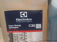 4 bussen schoonmaakmiddel - afbeelding 1 van  3