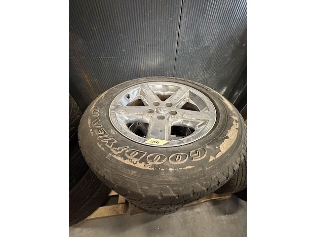 4 complete banden dodge ram - afbeelding 1 van  3