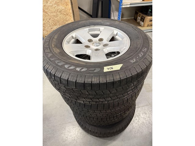 4 complete banden dodge ram - afbeelding 1 van  3