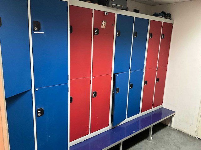 4-deurs lockerkast (8x) - afbeelding 1 van  6