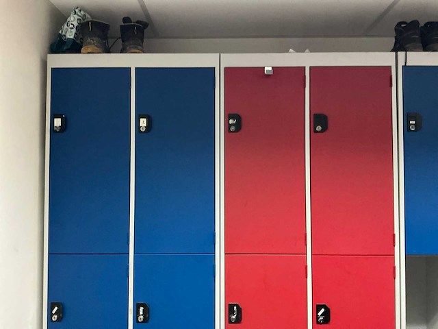 4-deurs lockerkast (8x) - afbeelding 5 van  6