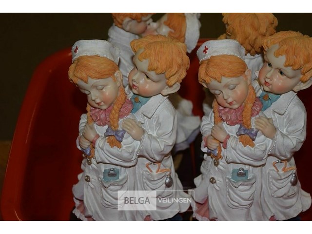 4 div beeldjes h=25cm - afbeelding 2 van  3