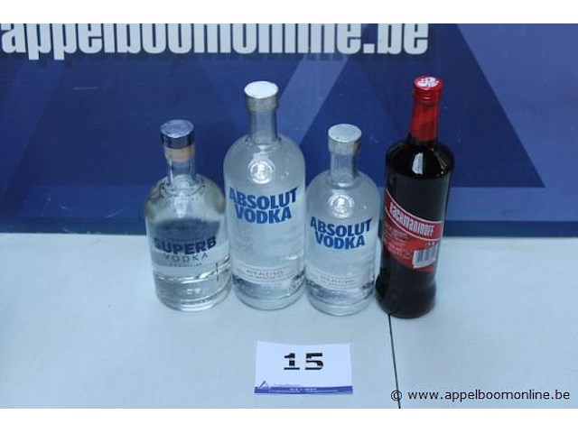 4 div flessen vodka, wo absolut vodka - afbeelding 1 van  1