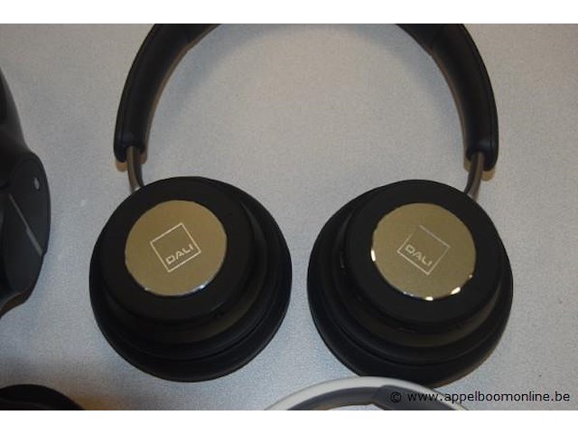 4 div wireless headphones, zonder kabels, werking niet gekend - afbeelding 4 van  4