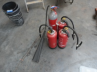 4 diverse brandblusapparaten - afbeelding 1 van  7