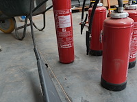 4 diverse brandblusapparaten - afbeelding 2 van  7