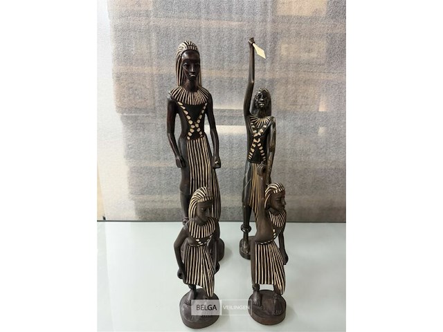 4 diverse houten beeldjes - afbeelding 1 van  1