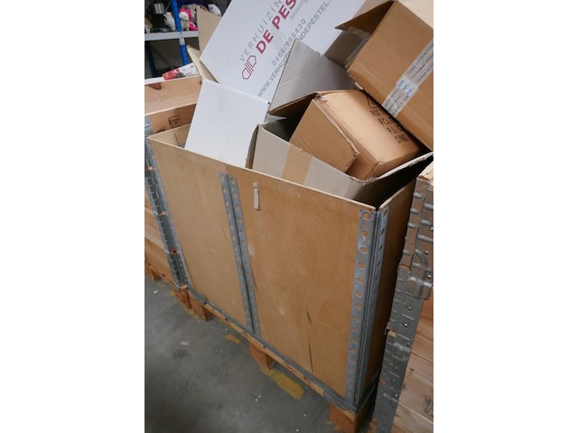 4 diverse houten palletboxen met inhoud - afbeelding 5 van  5