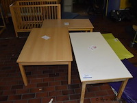 4 diverse houten tafels - afbeelding 1 van  1