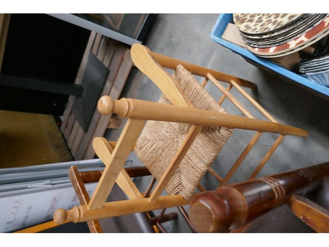 4 diverse kinderstoelen - afbeelding 4 van  5