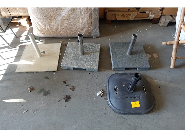 4 diverse parasolvoeten - afbeelding 1 van  5