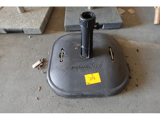 4 diverse parasolvoeten - afbeelding 2 van  5