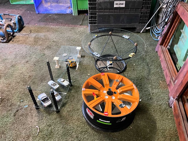 4 diverse salontafels - afbeelding 1 van  2