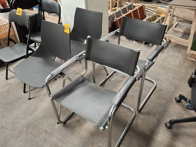 4 diverse stoelen - afbeelding 1 van  4