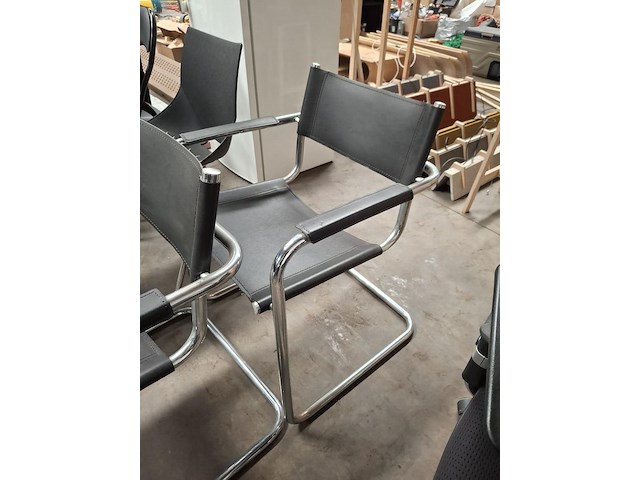 4 diverse stoelen - afbeelding 4 van  4