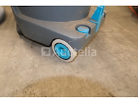 4 diverse stofzuigers - afbeelding 1 van  12