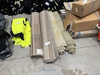 4 diverse tapijten allen met een breedte