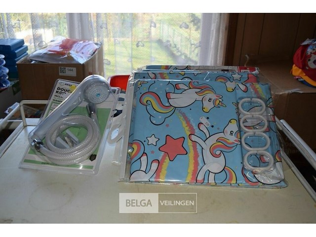 4 douchegordijnen en 1 douchekop - afbeelding 1 van  3