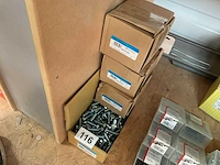 4 dozen bouten