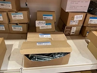 4 dozen bouten