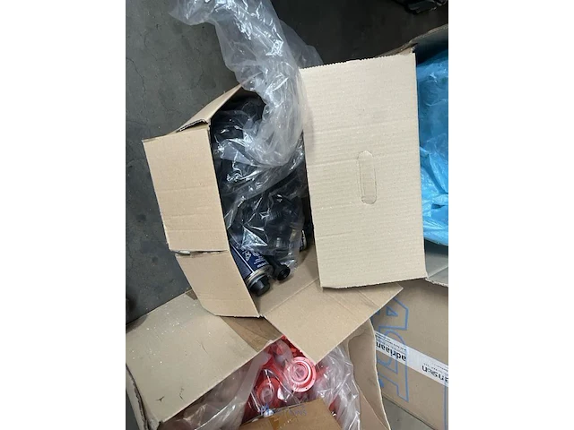 4 dozen diverse doppen voor bidons - afbeelding 3 van  11