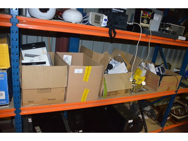 4 dozen gevuld met verlichting w.o. ledstrips, inbouwspots, opbouwspots, muurverlichting, plafondlampen, bureellamp - afbeelding 1 van  11