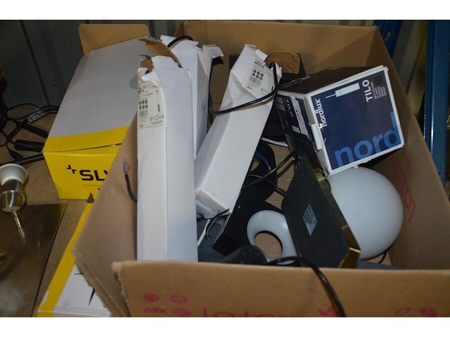 4 dozen gevuld met verlichting w.o. ledstrips, inbouwspots, opbouwspots, muurverlichting, plafondlampen, bureellamp - afbeelding 4 van  11