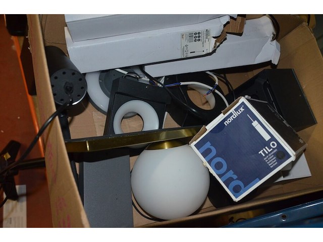 4 dozen gevuld met verlichting w.o. ledstrips, inbouwspots, opbouwspots, muurverlichting, plafondlampen, bureellamp - afbeelding 5 van  11