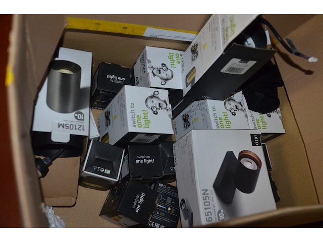 4 dozen gevuld met verlichting w.o. ledstrips, inbouwspots, opbouwspots, muurverlichting, plafondlampen, bureellamp - afbeelding 9 van  11