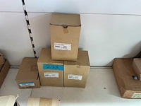 4 dozen gipsplaatschroeven ; houtdraadbouten - afbeelding 1 van  5