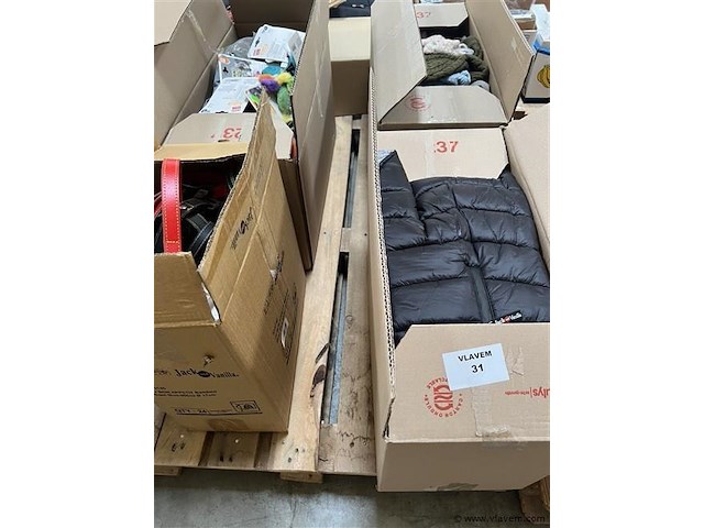 4 dozen, inh. div. huisdieren toebehoren - afbeelding 1 van  5