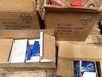 4 dozen, inh. kammetjes en sleutelhangers - afbeelding 1 van  3