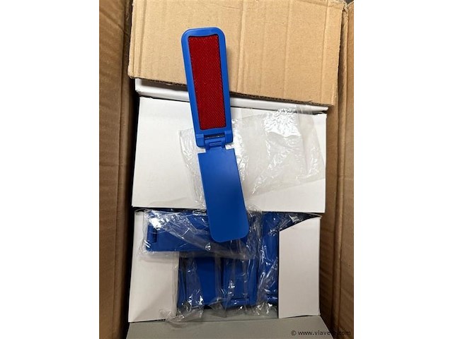4 dozen, inh. kammetjes en sleutelhangers - afbeelding 2 van  3
