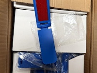 4 dozen, inh. kammetjes en sleutelhangers - afbeelding 2 van  3