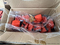 4 dozen, inh. kammetjes en sleutelhangers - afbeelding 3 van  3