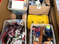 4 dozen, inh. partij div. huisdieren toebehoren