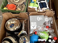 4 dozen, inh. partij div. huisdieren toebehoren