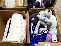 4 dozen, inh. partij div. huisdieren toebehoren