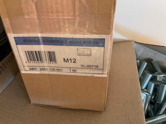 4 dozen slotbouten ; verbindingsmoeren - afbeelding 3 van  4