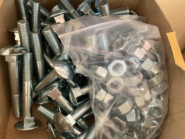 4 dozen slotbouten ; verbindingsmoeren - afbeelding 4 van  4
