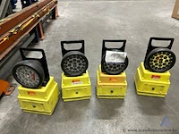 4 draagbare led-schijnwerpers arisco sl r115 02. werking niet gekend.