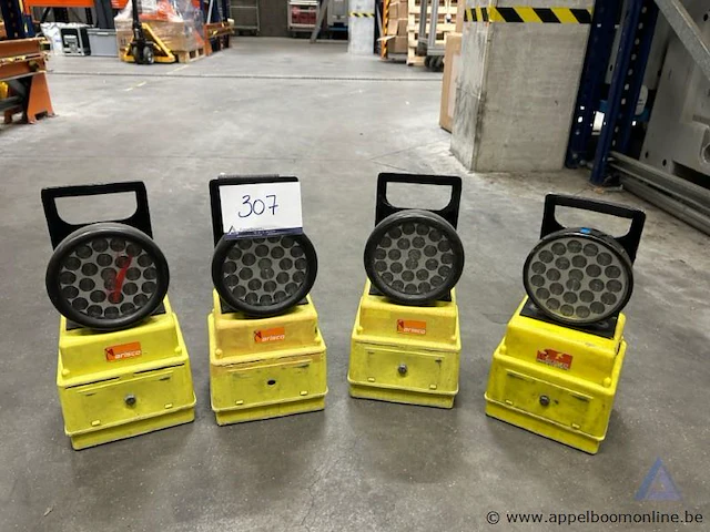 4 draagbare led-schijnwerpers arisco. werking niet gekend. - afbeelding 1 van  2