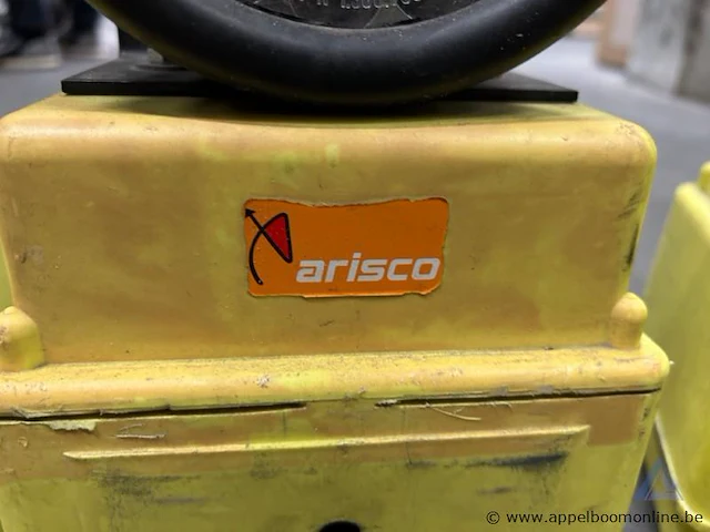 4 draagbare led-schijnwerpers arisco. werking niet gekend. - afbeelding 2 van  2